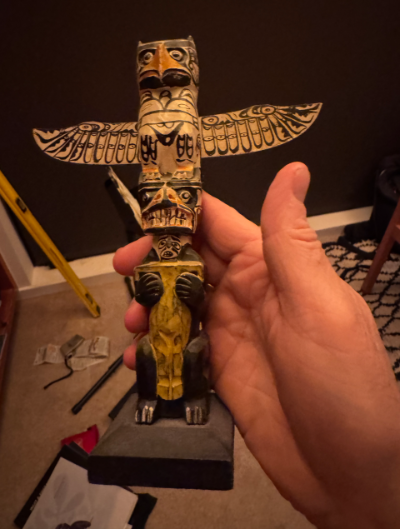 NWC totem unknown small thunderbird with yellow figure